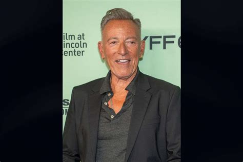 Bruce Springsteen Calls for Peace and Prays for Donald Trump After WHCA ...
