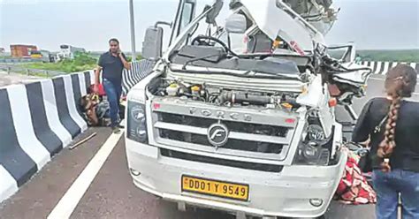 4 dead, several hurt in Delhi-Mumbai expressway crash