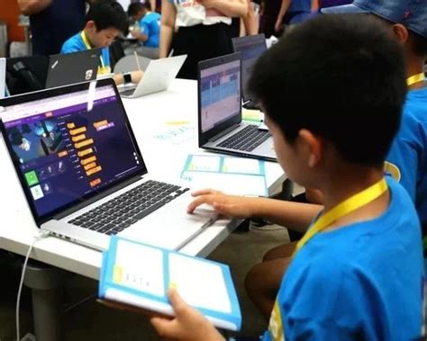 编程教育低龄化：孩子几岁开始学编程好-南京小码王