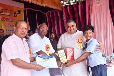 अंबिकापुर में विज्ञान मेला 2024-25: विधायक राजेश अग्रवाल ने छात्रों को ...