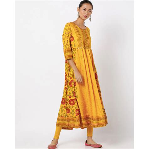 4 outfits from Tamannaah Bhatia’s wardrobe that prove that she loves ...