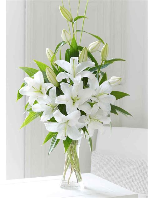 Image result for lily flower arrangements easter | Lelies, Witte lelies ...