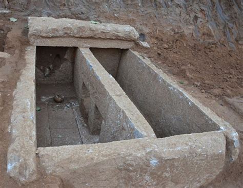 郑州出土四座墓葬，元代盗墓者“留下”的半个碗也成了文物