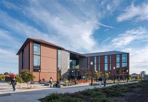 Sacramento City College - Natural Sciences Building - HGA