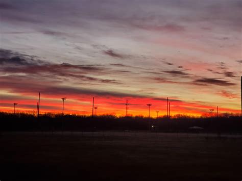 Sunrise over burbank soccer field this morning : r/batonrouge