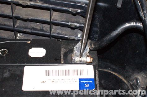Remove Computer Module Mercedes R129 SL500 的图像结果