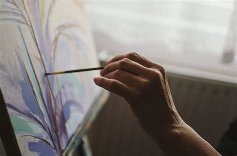 10 Famous Left-Handed Artists: Chance or Destiny?