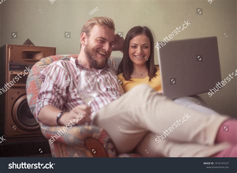 2 People Using a Computer 的图像结果