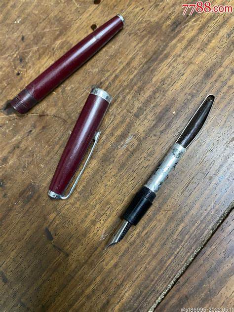 一支钢笔和一支圆珠笔一共14元