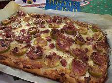 cucina con pizza a tutta cucina pizza al farro con fichi e salsiccia cucina con pizza a tutta cucina pizza al farro con fichi e salsiccia
