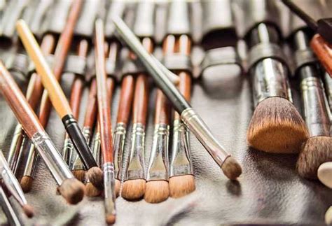 Makeup sponges vs brushes | Femina.in