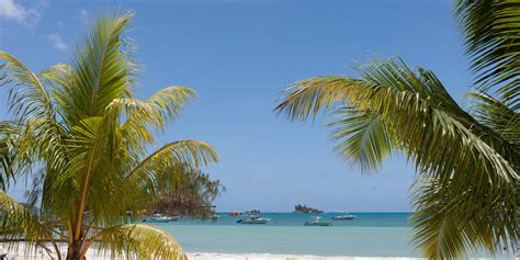 Strand "Anse Volbert (Cote d'Or)" Praslin (Seychellen)