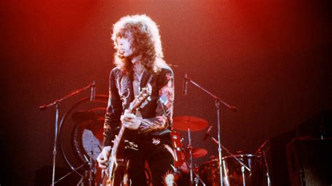 How Much is Led Zeppelin member Jimmy Page's Net Worth?