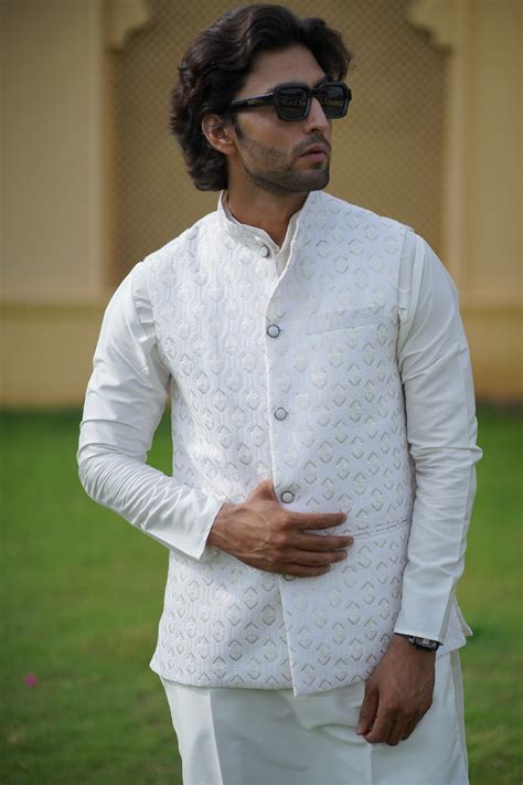 Luxe Embroidery – The Kurta Studio