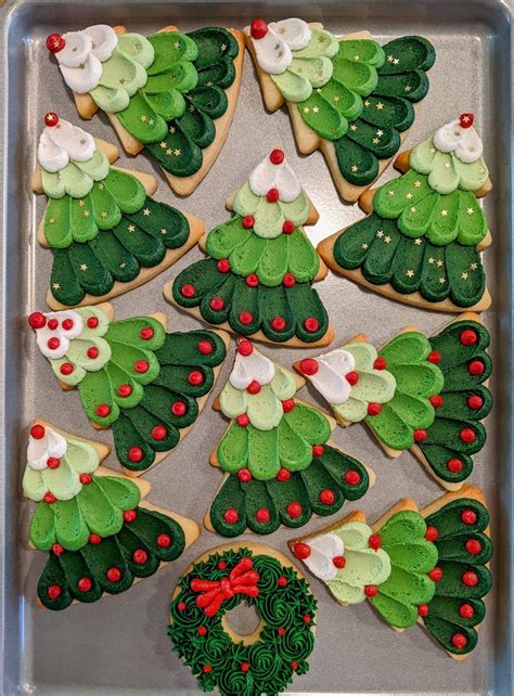 Pin by Julie on Cookies | Christmas sugar cookies decorated, Christmas ...