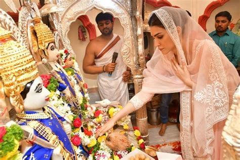Maa Sita Navmi: Kriti Sanon looks elegant as teary-eyed Janki in ...