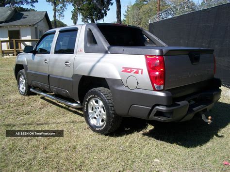 2003 Chevrolet Avalanche 1500 Z71 Crew Cab Pickup 4 - Door 5. 3l