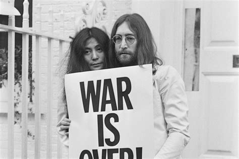 John Lennon, Yoko Ono's 'Happy Xmas (War Is Over)': Watch Video - CBNC