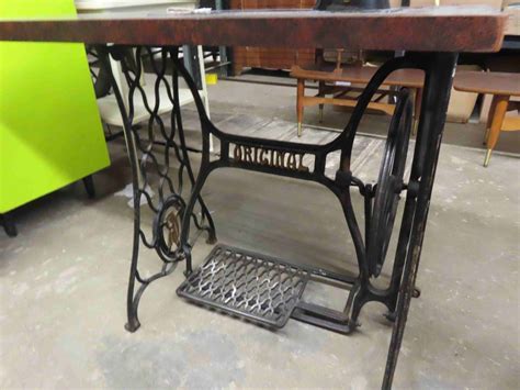 Using a Treadle Singer Sewing Machine 的图像结果