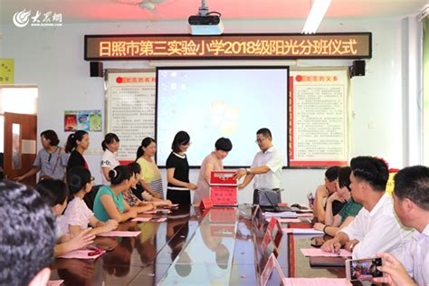 刘海粟小学举行2022年新生阳光分班现场会--刘海粟小学—第一等的正气，第一等的襟怀，第一等的追求。