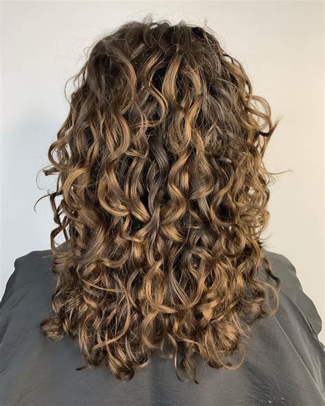 30 Current Curly Hair Cutting Techniques for Different Natural Patterns