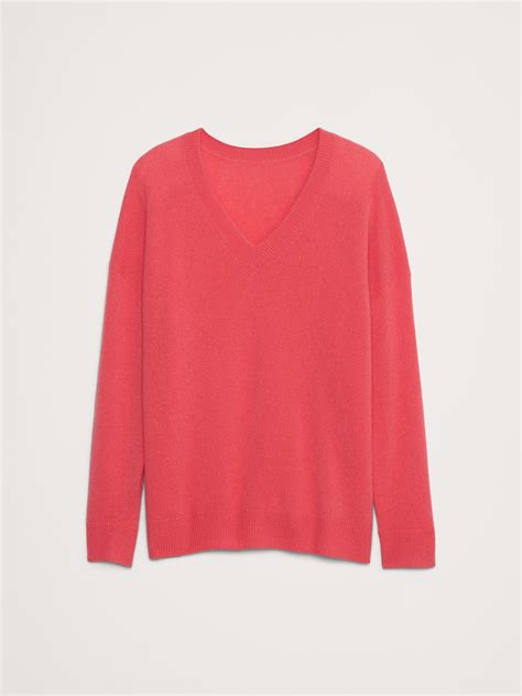 Oversized Lightweight Cashmere V-Neck Sweater | Banana Republic