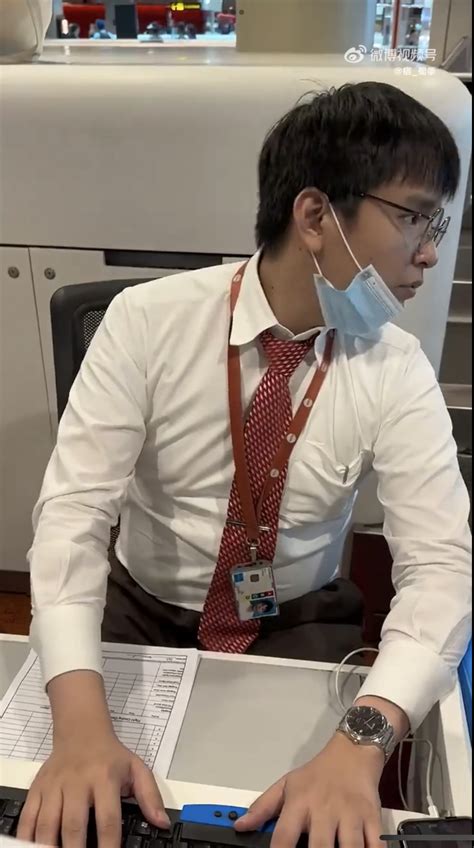 乘客投诉南航驻新加坡职员歧视华语 遭辱骂是「狗」 | 星岛日报