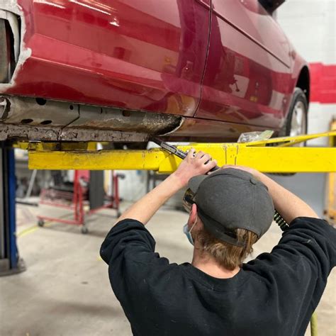 Auto Collision Technology Program 的图像结果