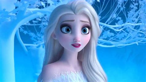 冰雪奇缘2：艾莎全片最美的一身造型，直接让整个电影院沸腾！_好看视频