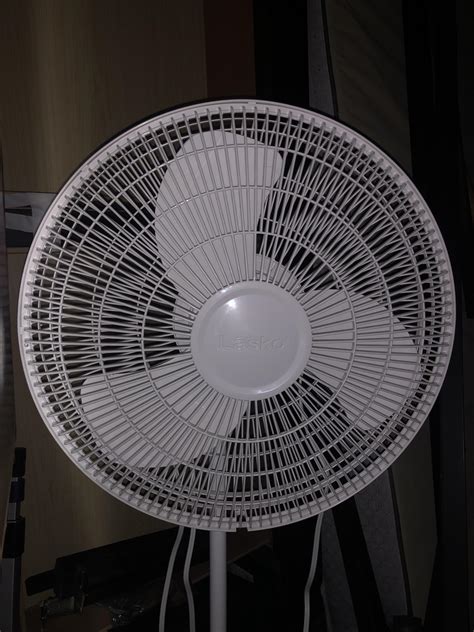 Lasko oscillating floor fan - circa 2019 | Scrolller