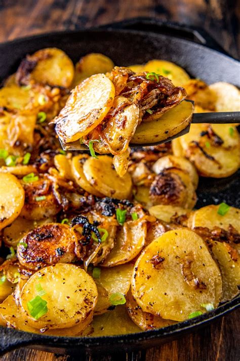 Fried Potatoes and Onions | Easy Dinner Ideas