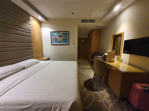 BERJAYA MAKATI HOTEL (Metro Manila) - Hotel Reviews, Photos, Rate ...