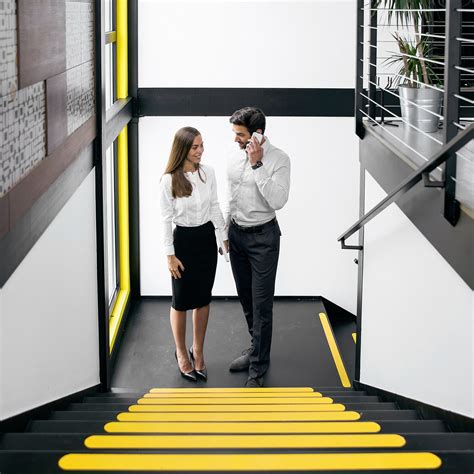 Coworking - OUTPERFORM