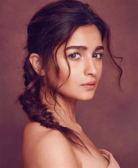 ছোট চোখ নিমেষে বড়ো আর উজ্জ্বল করতে শিখে নিন আইলাইনার পরার কৌশল