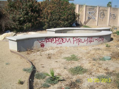 blood gangs graffiti: West side piru ( compton )
