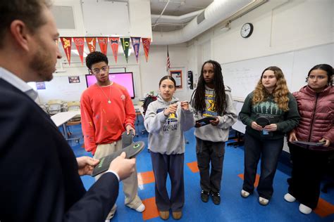 Magnetic Yondr pouch is key to enforcing school cellphone bans, but ...