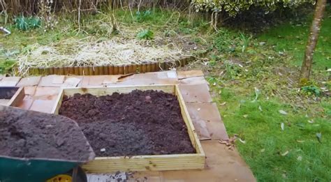 DIY Raised Garden Bed Layers: Easy Build and Fill Guide - A House in ...