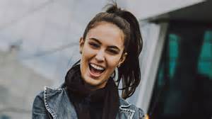 10 hair colors men find attractive & 10 that turn them away