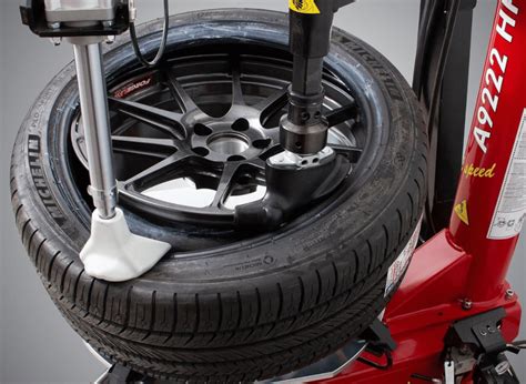 Effortless Wheel Maintenance With a Tire Changer Machine