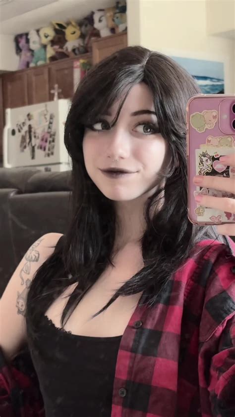 Jade (@iluvmeww) - Urlebird