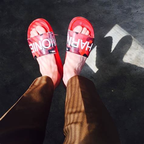 Min-Hyun Hwang's feet