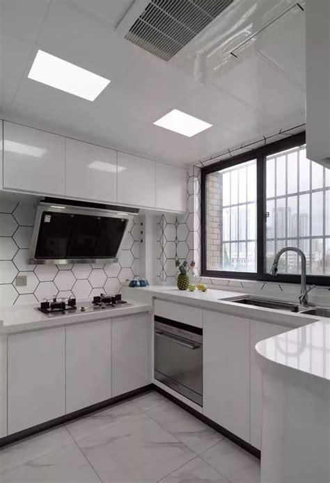2017现代风格长条整体6平米家居白色橱柜厨房装修效果图 – 设计本装修效果图