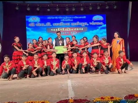 ખંભાત ખાતે એસડી કાપડિયા હાઇસ્કુલનો વાર્ષિક ઉત્સવ મનાવવામાં આવ્યો ...