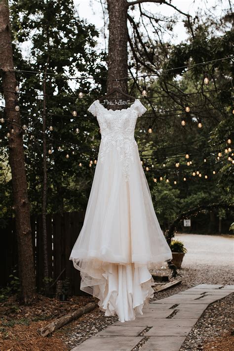 5 Autumn Wedding Dresses You’ll ~Fall~ In Love With