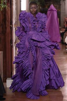 opulenza significato alta moda le sfilate di fendi chanel valentino e armani opulenza significato alta moda le sfilate di fendi chanel valentino e armani