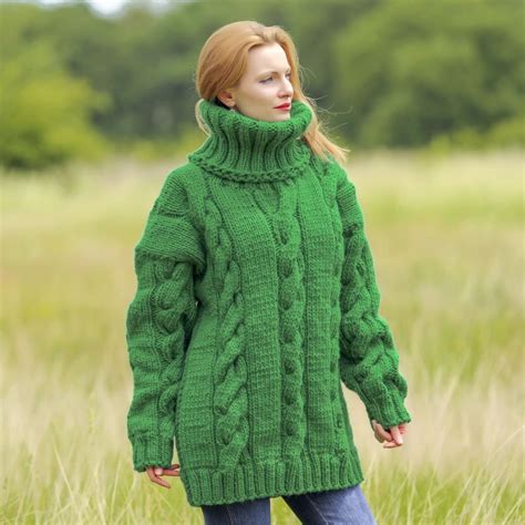 Green handmade wool sweater by SuperTanya