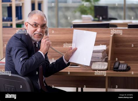 Old Business People 的图像结果