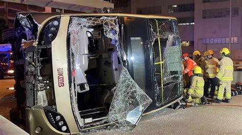 香港一巴士侧翻致1死11伤：车头凹陷 涉事司机被捕_凤凰网视频_凤凰网