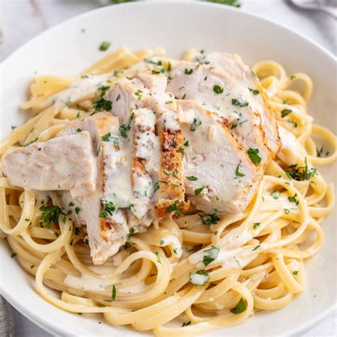 Chicken Alfredo Linguine - Everyday Eileen