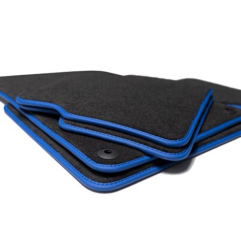 Volvo XC60 Floor Mats - First Generation - Blue Edging